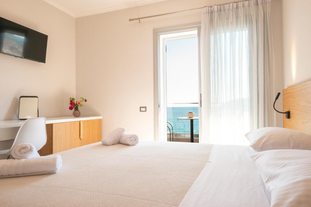 Sonar En El Mar Bed & Breakfast Himare Eksteriør bilde